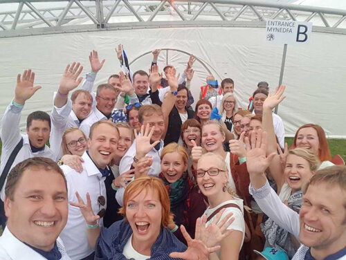 Hel&uuml; laulukoori nimes