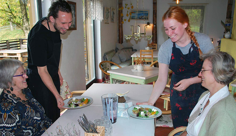 Suure Muna kohvikun pakutas salatit «Kits kolmõ rua vaihõl».