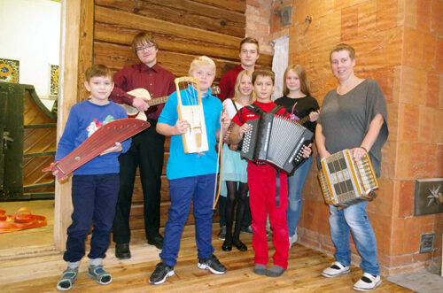 M&otilde;nist&otilde; huvikooli uss om valla