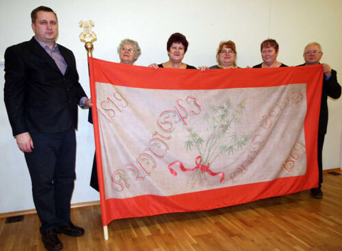 Kanepi lauluselts tekk&rsquo; perr&auml; 1869. aastast peri laulupidolipu