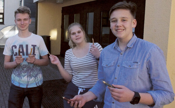 P&otilde;hikooli lats&otilde; tegev&auml; p&auml;&auml;ga puut&uuml;&uuml;d