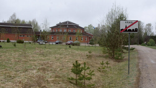 Krabi kooli tumm&otilde; pilve