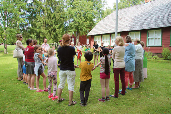 Karilatsin käve latsõ võro keele laagrin