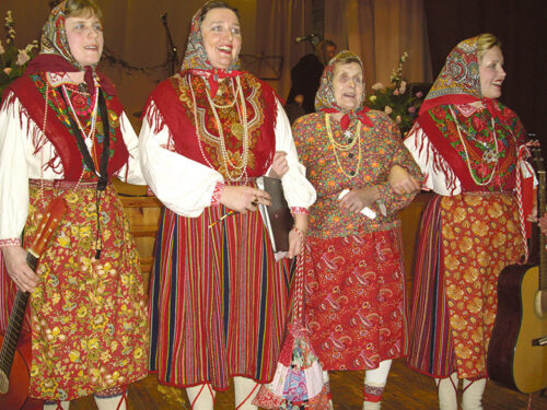 Kihnu Virve 90 aasta juub&otilde;likonts&otilde;rdil