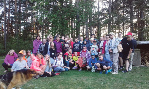 Võro keele oppaja ja koolilatsõ käve Kihnuh opikäügil