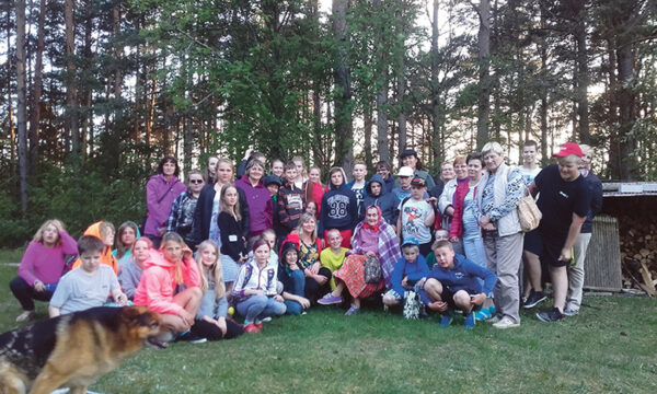 V&otilde;ro keele oppaja ja koolilats&otilde; k&auml;ve Kihnuh opik&auml;&uuml;gil