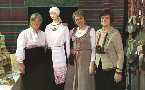 Võrol tulõ pikk jõululaat-käsitüütarõ