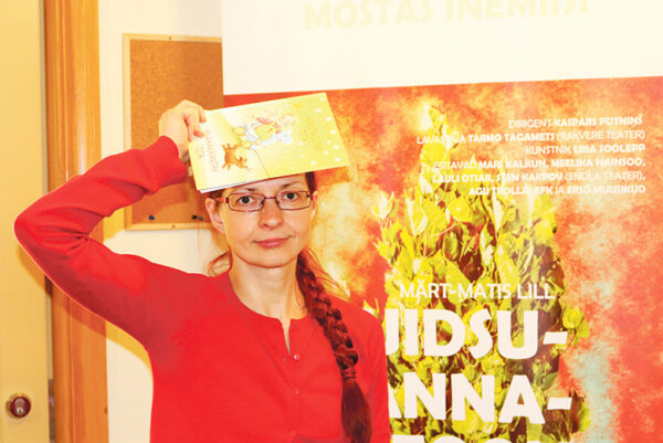 Päähäkääntävä tita raamat kingitäs egäle mikandi titalõ