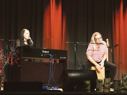 Hellamaa Sirli laul k&otilde;n&otilde;l&otilde;s nooril&otilde; tutvast h&auml;d&auml;st