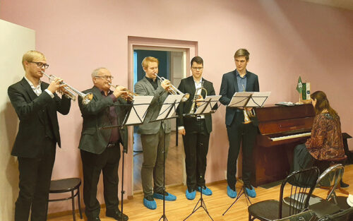 P&auml;&auml;liina v&otilde;rok&otilde;isil k&auml;ve k&uuml;l&auml;n muusigamiis Otsa Aavo