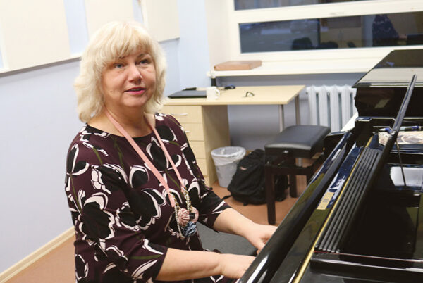 Võrokeeline muusikal kõnõlõs koolilatsi elost