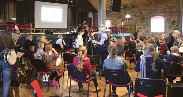 Moosten saiva kokko jämmihuvilidsõ pillimehe