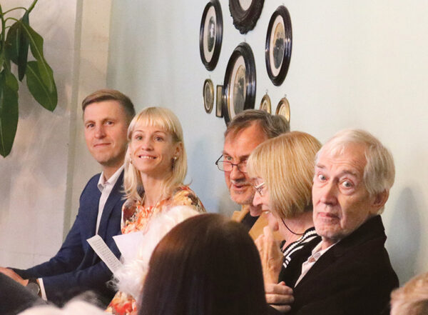 Timahavanõ Kangro preemiä anti Kaplinski Jaanilõ