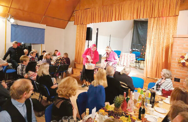 Sõnameistri naaruti Vanan-Koiolan publikut