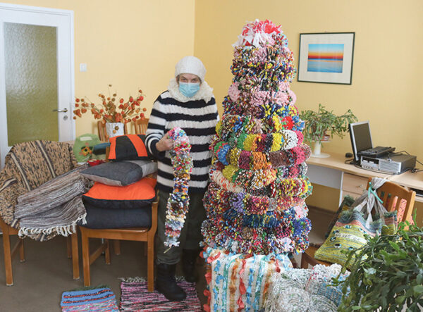 Kompvegipaprõst huss sai jõulupuus