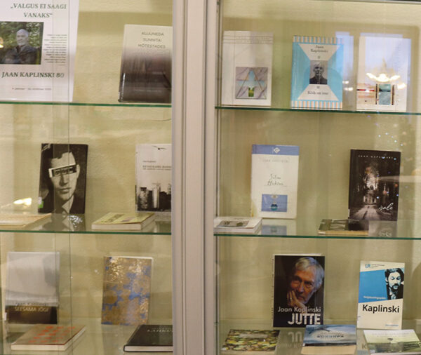 Näütüs Kaplinski raamatist