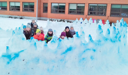 Koolilatsi rõõm lumõst