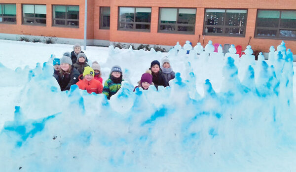 Koolilatsi rõõm lumõst