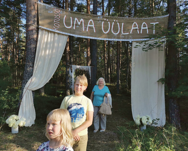 Esieräline üülaat Harglõ pedäjämõtsa all