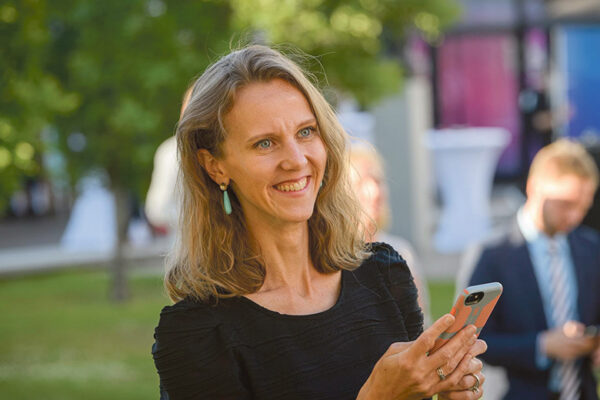 Moodudisainer Katre kaes tul&otilde;vikku