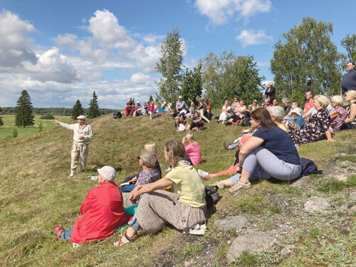 Suv&otilde;&uuml;likooli matkap&auml;iv vei Kir&auml;p&auml;&auml; kandsi mano