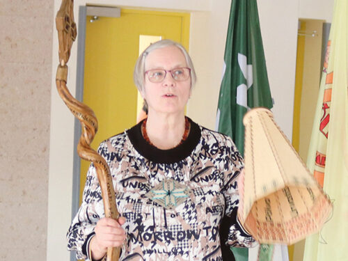 Tiatrikuu võro keele iistkõnõlõja om näütlejä ja jutustaja Jansonsi Silvi