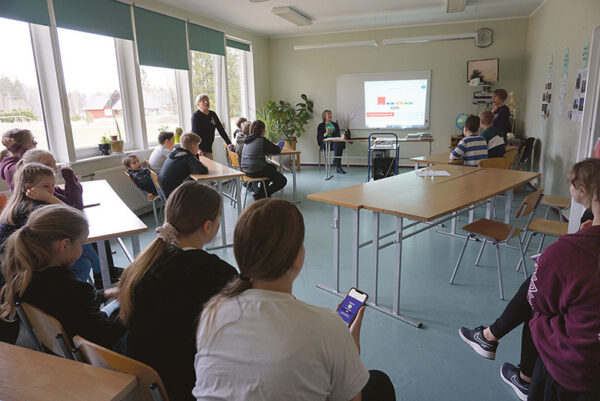 Mõnistõ kooli opihuvipäivil tetti võro keele viktoriini