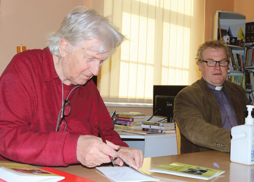 Raamat Urvastõ surnuaida matõtuist tunnõtumbist inemiisist