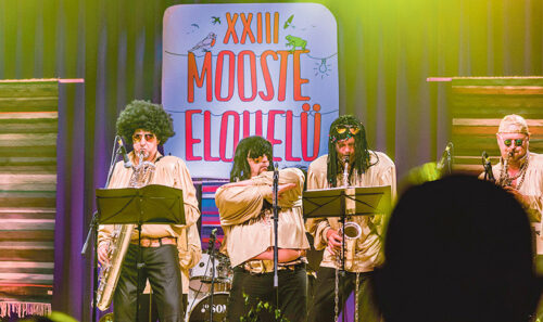 Kirriv ja kodon&otilde; Mooste folk