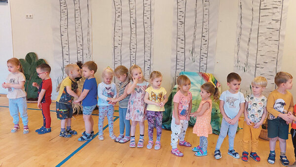 V&otilde;ro keele n&auml;t&auml;l P&otilde;lvan Pihlapuu latsiaian