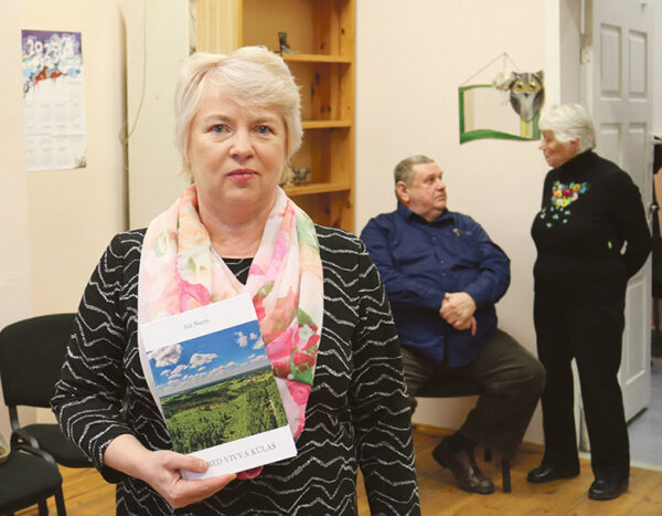 Näüdäti Vivva külä raamatut