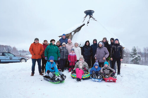 Tsolgo ja Paidra rahvas Oinam&auml;el vabariigi aastap&auml;iv&auml; ja vastlap&auml;iv&auml; pid&auml;m&auml;n