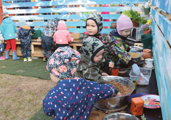 Kuldri lats&otilde; m&auml;ngv&auml; vahts&otilde;n muak&ouml;&ouml;gin