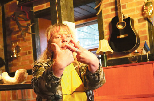 M&uuml;rg&uuml; Marje pist&uuml;jalapull k&otilde;n&otilde;l&otilde;s keelest ja v&otilde;lssi arvosaamis&otilde;st