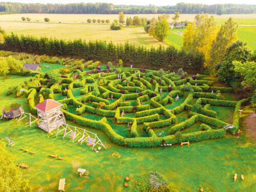 Puukooli t&uuml;&uuml;seldsiliisiga L&auml;timaal huvireisil