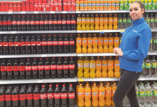 Kauba k&otilde;rdas&auml;&auml;dj&auml; t&uuml;&uuml; j&auml;i ostjil&otilde; silm&auml;