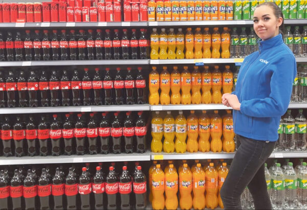 Kauba k&otilde;rdas&auml;&auml;dj&auml; t&uuml;&uuml; j&auml;i ostjil&otilde; silm&auml;