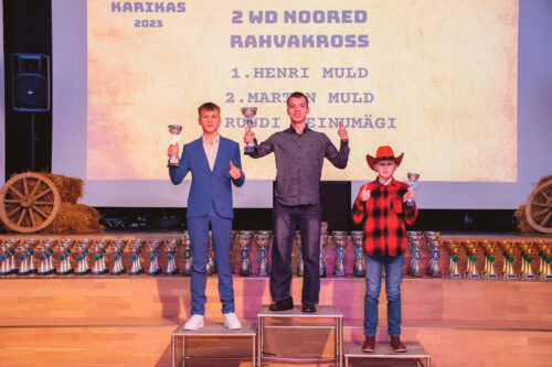 Krossis&otilde;iduhuvilids&otilde; mehepoja