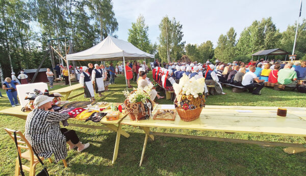 Oppuisi, tüütarri ja kultuuriprogrammiga Kangsti perimüspäiv