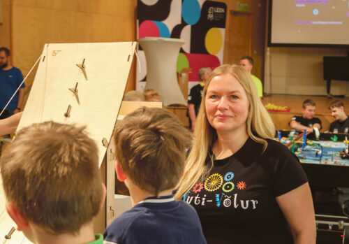 Latsõ panni robodi võistlõma ja näütsi umma vällämärgitüt