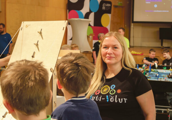 Latsõ panni robodi võistlõma ja näütsi umma vällämärgitüt