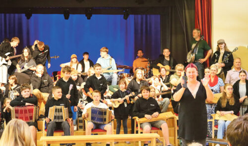 Rahvapillilaagri lõpukontsõrt Mõnistõ rahvamajan