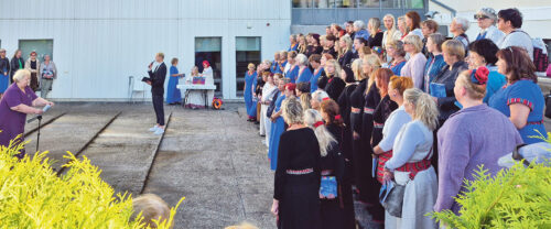 Võro maakunna laulupido jalot’ rahvalauluga läbi helisejä Võro liina