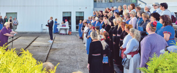 Võro maakunna laulupido jalot’ rahvalauluga läbi helisejä Võro liina