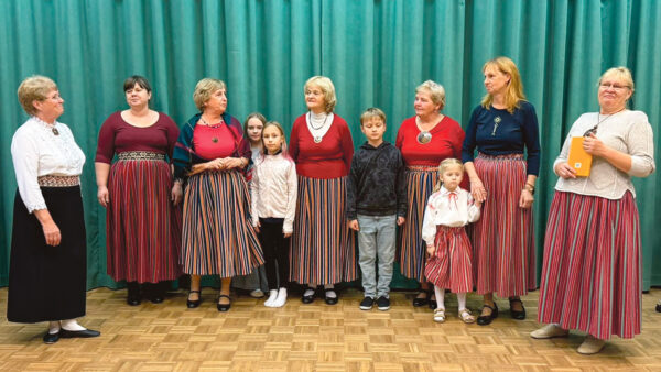 Võro keele nätäl Kääpä koolin oll’ täüs tandsu ja rõõmu