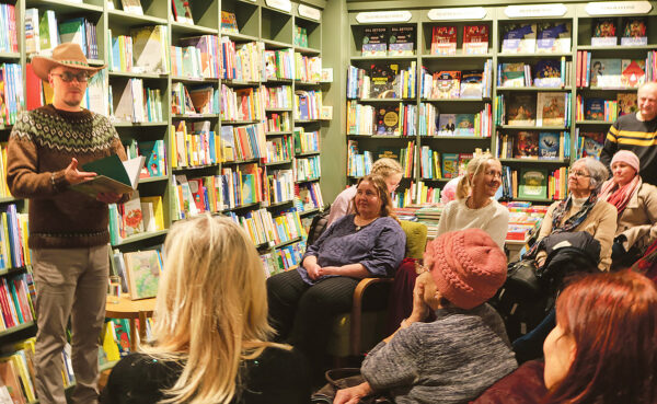 Kar’alasõst eesti kiränik näüdäs’ Võromaal kirotõdut raamatut