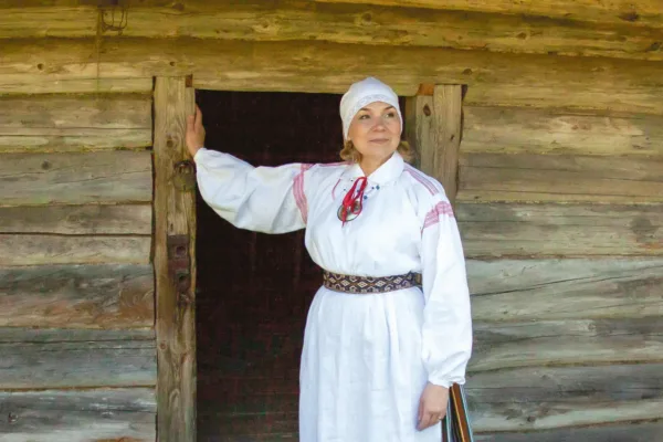 Rahvarõivakoolin saa näpotüünõksõ ja rõivakomplekti